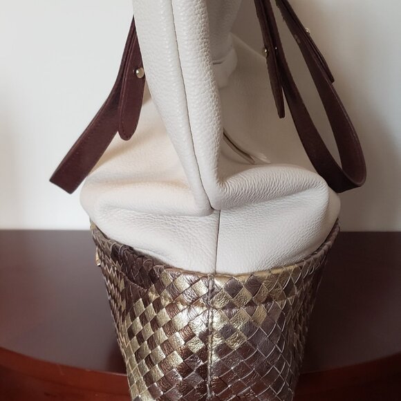 ELLIOTT LUCCA BIG WHITE PEBBLED LEATHER  BAG WITH GOLD TONES DECORATION. - Picture 5 of 12